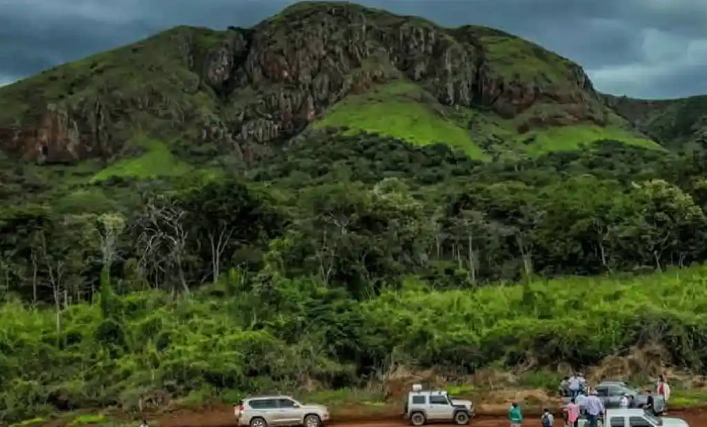 El cerro Manomó, en la región de Santa Cruz, es una de las áreas donde se realizan trabajos de prospección de tierras raras y minerales tecnológicos. Foto: cortesía Gobernación de Santa Cruz
